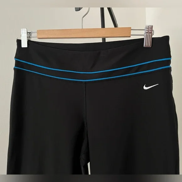 ⭐️ Like New! Nike Women's Dri-Fit Black Training Cropped Pants (Sz M) ⭐️ - Picture 4 of 12